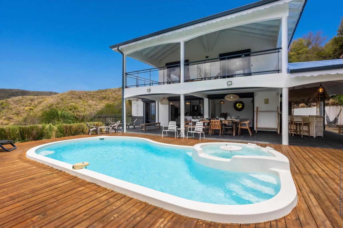 Location 5 chambres Martinique Anse d'Arlet - drone piscine 1